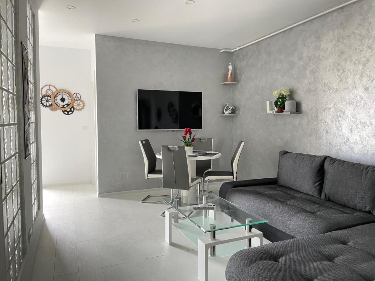 Luxury Westpark 2-Room Apartment Lakeview W5 Bukareszt Zewnętrze zdjęcie