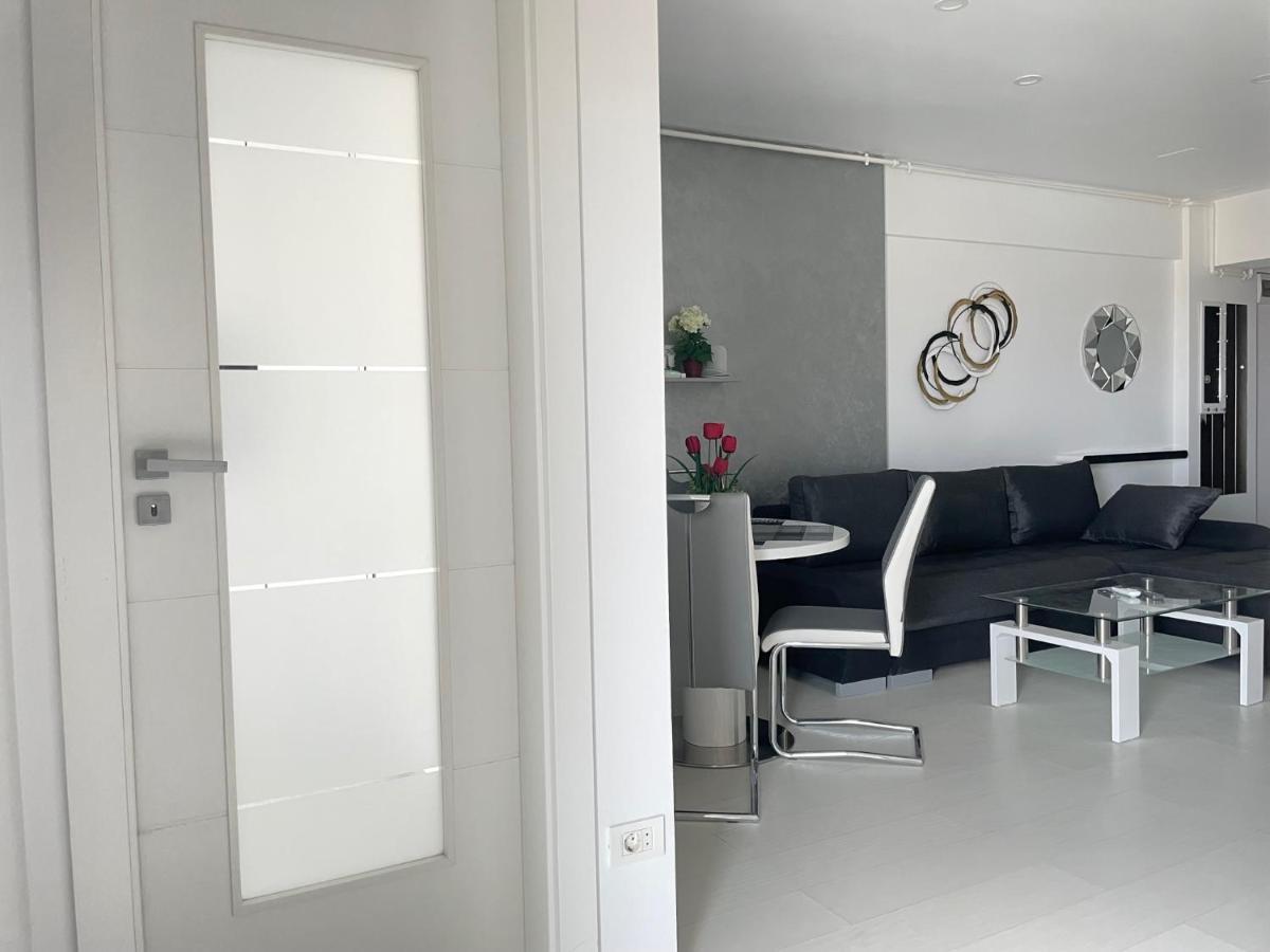 Luxury Westpark 2-Room Apartment Lakeview W5 Bukareszt Zewnętrze zdjęcie
